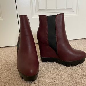 Red ankle boots with wedge heel